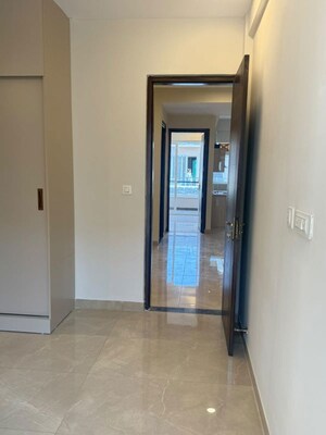 Room in 3 BHK Apartment at HLP Palmillas, Vip Road – for Rent