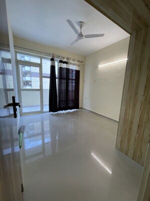 Room in 2 BHK Apartment at Pyramid Square 67A, Sector 67 – for Rent