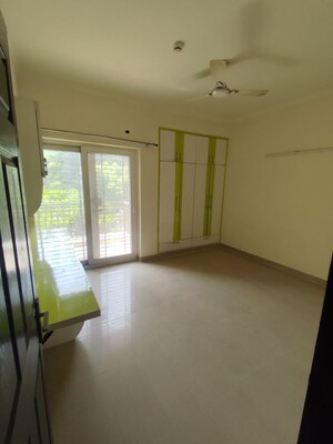Room in 3 BHK Apartment at Paramount Floraville, Sector 137 – for Sale