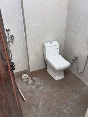Bathroom in 2 BHK Builder Floor at Vaishali Sector 4 – for Rent