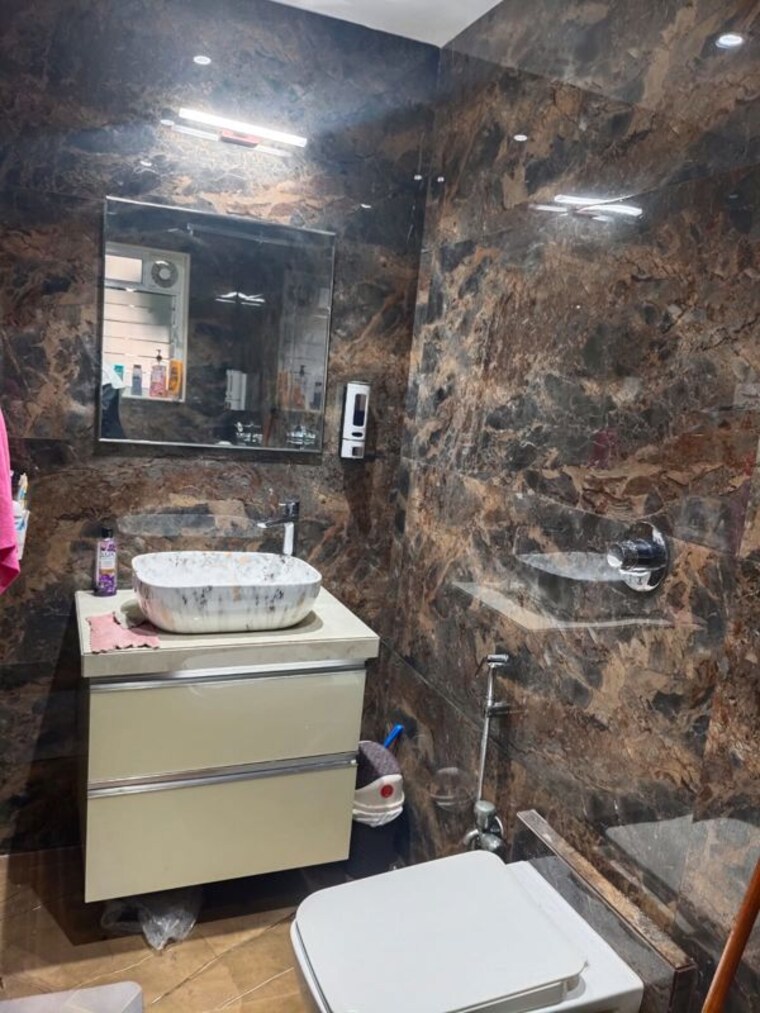 Bathroom, ajmera-golden-rays 3 Bedroom 1200 Sq.Ft. Apartment In Andheri West Mumbai 10763140