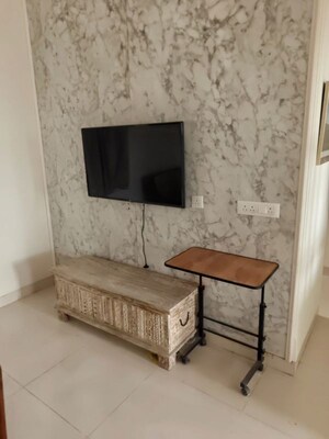 Room in 3.5 BHK Apartment at Central Park Flower Valley Aqua Front Towers, Sohna Sector 33 – for Rent