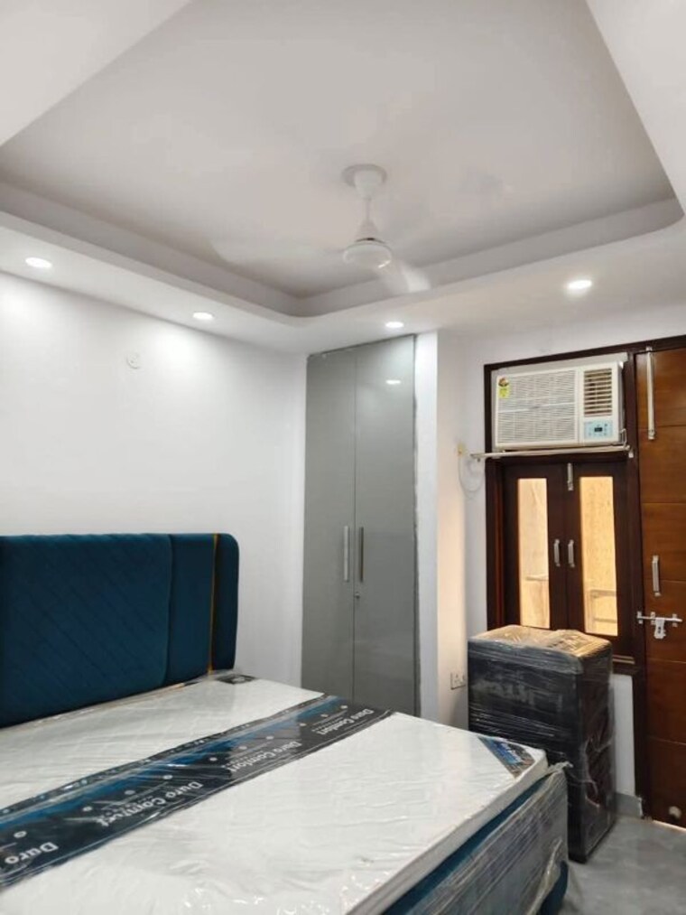 Room, freedom fighters enclave 1 Bedroom 700 Sq.Ft. Apartment In Freedom Fighters Enclave Delhi 10763169