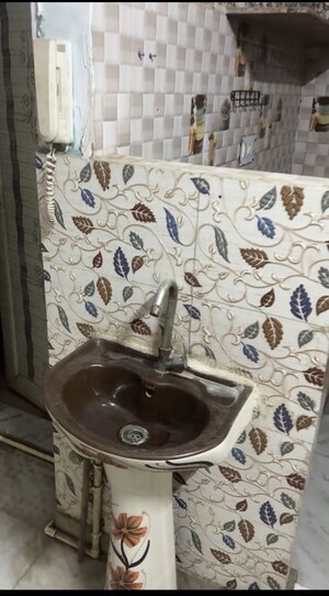 Furnished Amenities in 2.5 BHK Independent House at Dwarka Mor – for Rent