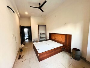 Room in Studio Builder Floor at Ramnagar – for Rent
