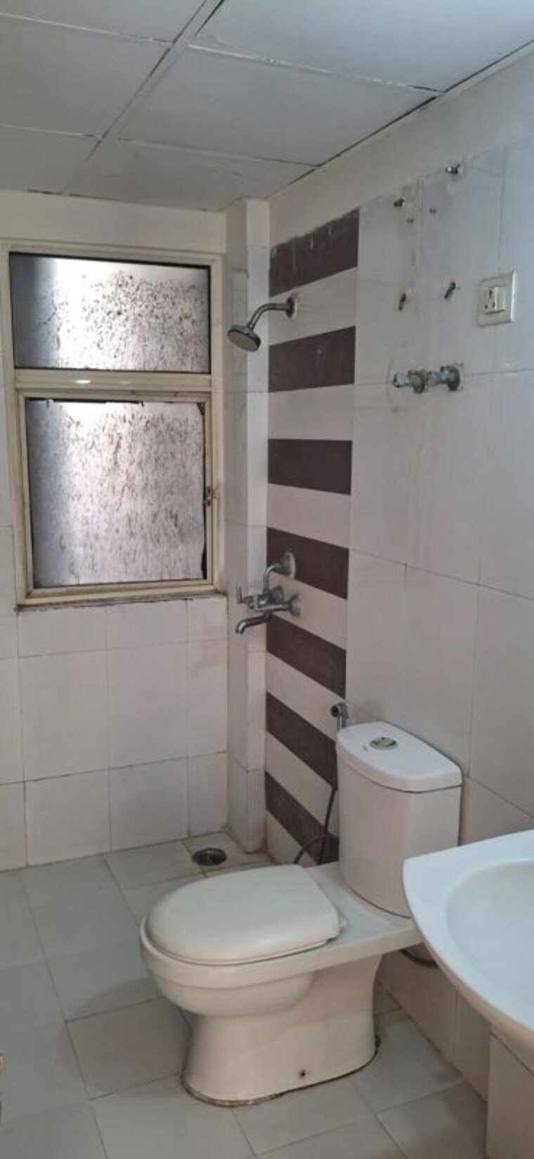 Bathroom, amrapali-eden-park 3 Bedroom 1625 Sq.Ft. Apartment In Sector 50 Noida 10763216