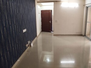 Room in 2.5 BHK Apartment at VVIP Homes, Gaur City 2 – for Rent