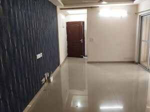 Room in 2.5 BHK Apartment at VVIP Homes, Gaur City 2 – for Rent