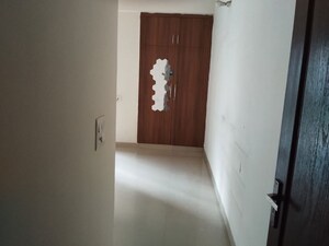 Room in 2.5 BHK Apartment at VVIP Homes, Gaur City 2 – for Rent