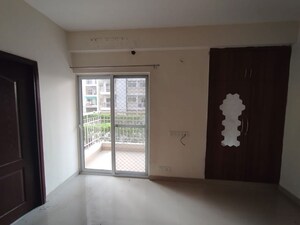 Room in 2.5 BHK Apartment at VVIP Homes, Gaur City 2 – for Rent