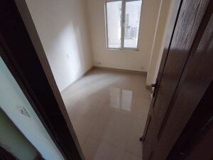 Room in 2.5 BHK Apartment at VVIP Homes, Gaur City 2 – for Rent