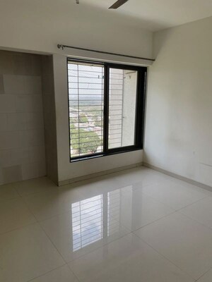 Room in 3 BHK Apartment at Runwal Nagar CHS, Runwal Nagar – for Rent