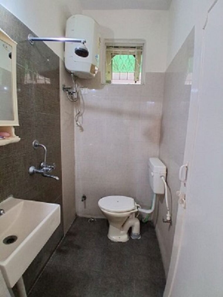 Attached Bathroom, ss-group-housing 2 Bedroom 910 Sq.Ft. Apartment In Gt Road Ghaziabad 10754367