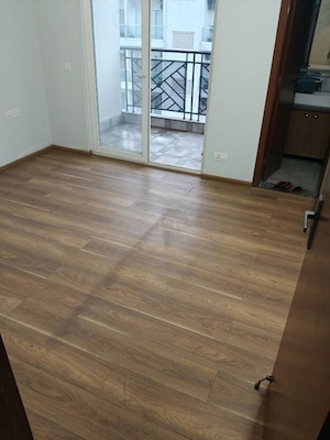 Room in 3 BHK Apartment at Central Park Flower Valley Aqua Front Towers, Sohna Sector 33 – for Rent