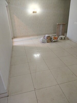 Room in 3 BHK Apartment at Central Park Flower Valley Aqua Front Towers, Sohna Sector 33 – for Rent