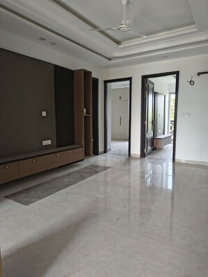 Furnished Amenities in 3 BHK Builder Floor at BPTP District Phase 2, Sector 84 – for Sale