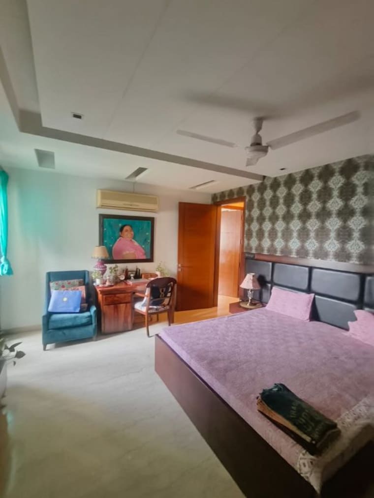 Bedroom, safdarjung enclave 3 Bedroom 275 Sq.Yd. Builder Floor In Safdarjung Enclave Delhi 10763217