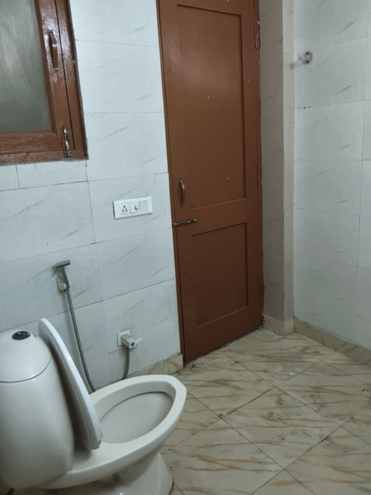 Bathroom, rwa-apartments-sector-122 3 Bedroom 162 Sq.Mt. Villa In Sector 122 Noida 10763251