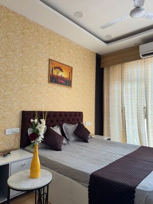 Team Area in Studio Apartment at Gaur City Mall, Sector 4 Greater Noida – for Sale
