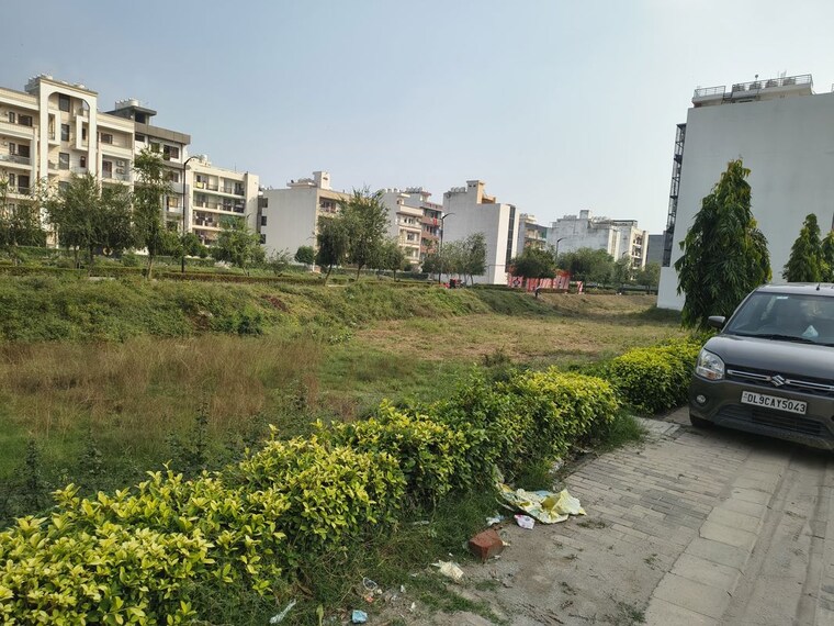 Garden, bptp-district-phase-2  121 Sq.Yd. Plot In Sector 84 Faridabad 10763291