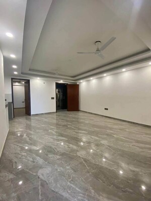 Room in 3 BHK Builder Floor at Saket – for Rent