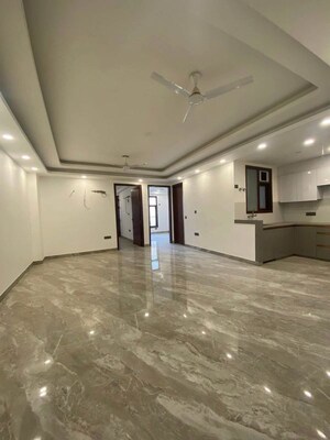 Room in 3 BHK Builder Floor at Saket – for Rent