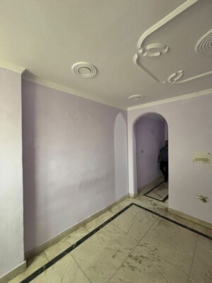 Furnished Amenities in 1 BHK Builder Floor at Uttam Nagar – for Rent