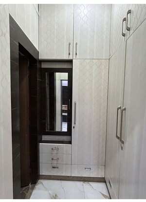Room in 3 BHK Apartment at Noida Extension – for Rent