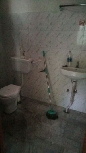 Bathroom in 3 BHK Apartment at Morabadi – for Rent