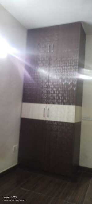 Room in 2.5 BHK Apartment at Mahagun My Woods, Sector 16c Greater Noida – for Rent