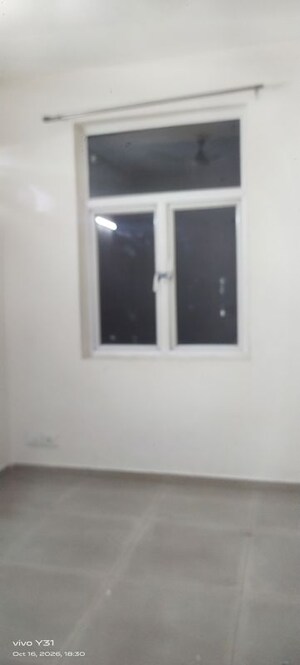 Room in 2.5 BHK Apartment at Mahagun My Woods, Sector 16c Greater Noida – for Rent