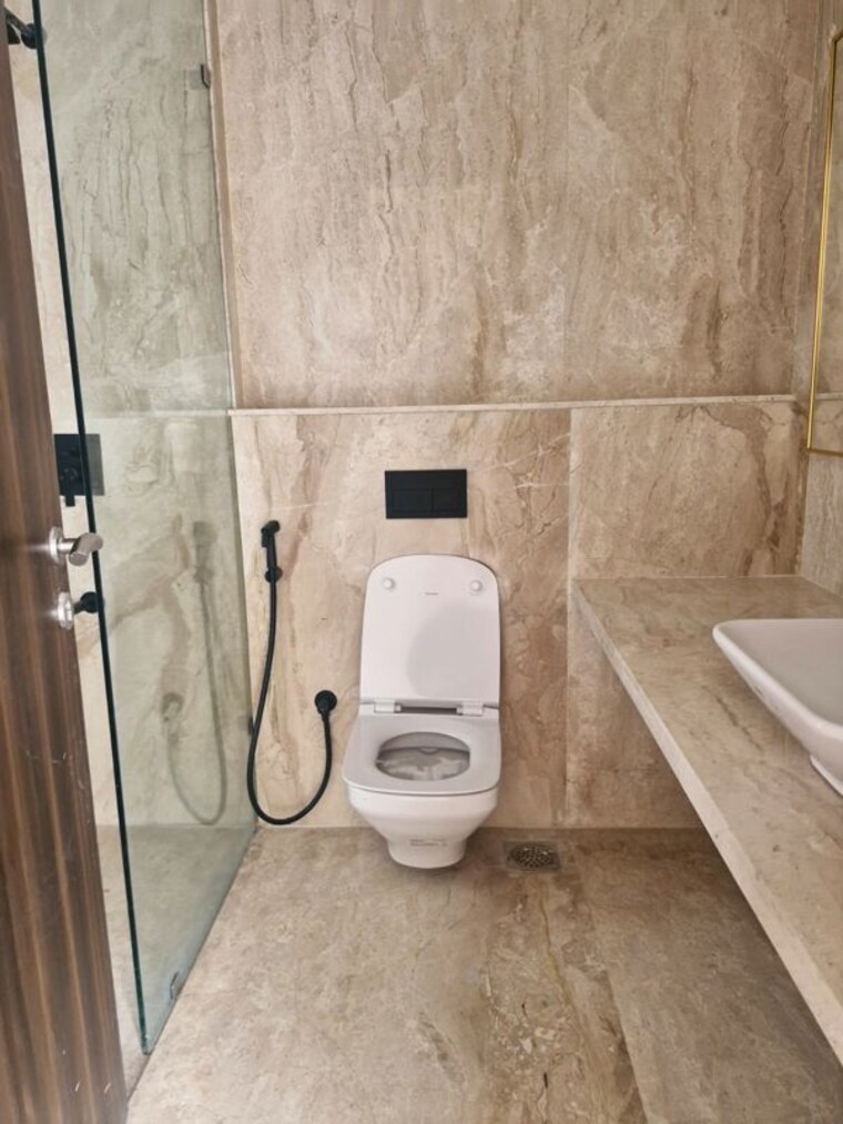 Bathroom, sheth-72-west 2 Bedroom 793 Sq.Ft. Apartment In Andheri West Mumbai 10763419