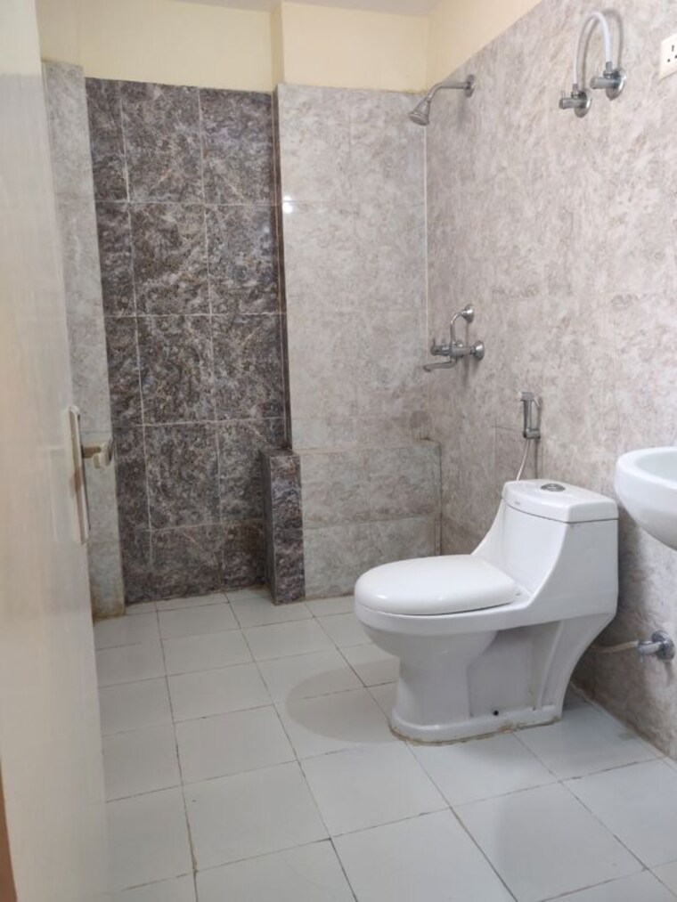 Bathroom, jm-florence 3 Bedroom 1390 Sq.Ft. Apartment In Tech Zone 4 Greater Noida Greater Noida 10763441