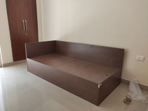 Room in 3 BHK Apartment at JM Florence, Tech Zone 4 Greater Noida – for Sale