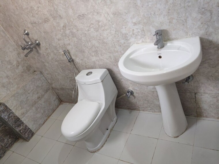 Bathroom, jm-florence 3 Bedroom 1390 Sq.Ft. Apartment In Tech Zone 4 Greater Noida Greater Noida 10763441