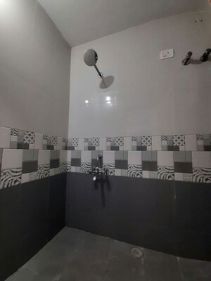 Bathroom in 1 BHK Apartment at Unnat Nagar – for Rent