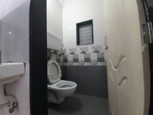 Bathroom in 1 BHK Apartment at Unnat Nagar – for Rent
