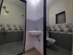 Bathroom in 1 BHK Apartment at Unnat Nagar – for Rent