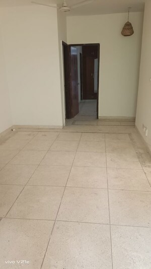 Room in 3 BHK Builder Floor at Sushant Lok Iii – for Rent