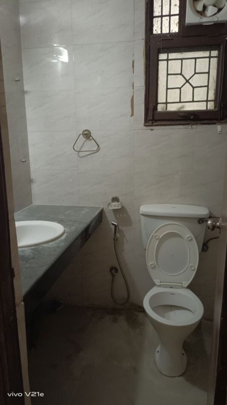 Bathroom, sushant lok iii 3 Bedroom 1600 Sq.Ft. Builder Floor In Sushant Lok Iii Gurgaon 10763444