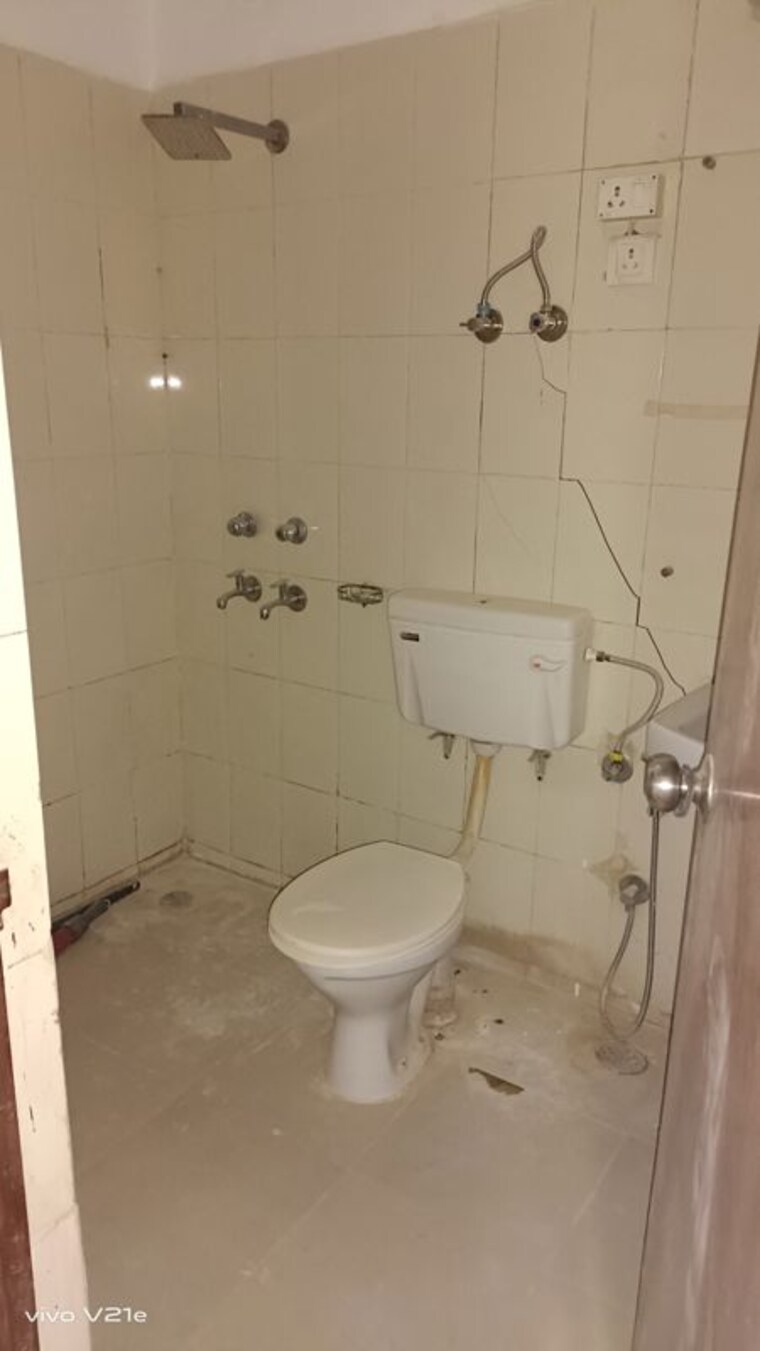 Bathroom, sushant lok iii 3 Bedroom 1600 Sq.Ft. Builder Floor In Sushant Lok Iii Gurgaon 10763444