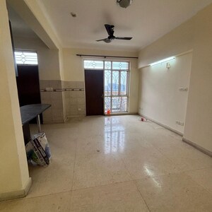 Room in 3 BHK Apartment at Parsvnath Green Ville, Sector 48 – for Rent