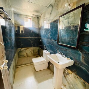 Attached Bathroom in 3 BHK Builder Floor at Sector 57 – for Rent