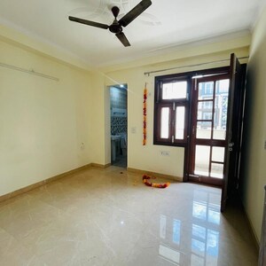 Room in 3 BHK Builder Floor at Sector 57 – for Rent