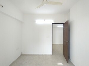 Room in 2 BHK Apartment at Kalpataru Parkcity, Kolshet Road – for Rent