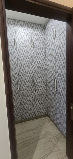 Room in 6+ BHK Independent House at BPTP Parkland, Sector 75 – for Rent
