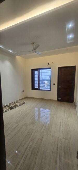 Furnished Amenities in 6+ BHK Independent House at BPTP Parkland, Sector 75 – for Rent