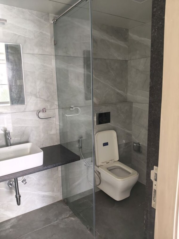 Bathroom, shree-aditya-chs 3.5 Bedroom 1500 Sq.Ft. Apartment In Juhu Mumbai 10763582
