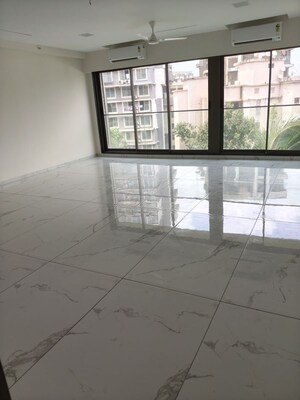 Room in 3.5 BHK Apartment at Shree Aditya CHS, Juhu – for Rent