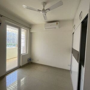 Room in 4 BHK Apartment at Emaar Emerald Floors Premier, Sector 65 – for Rent